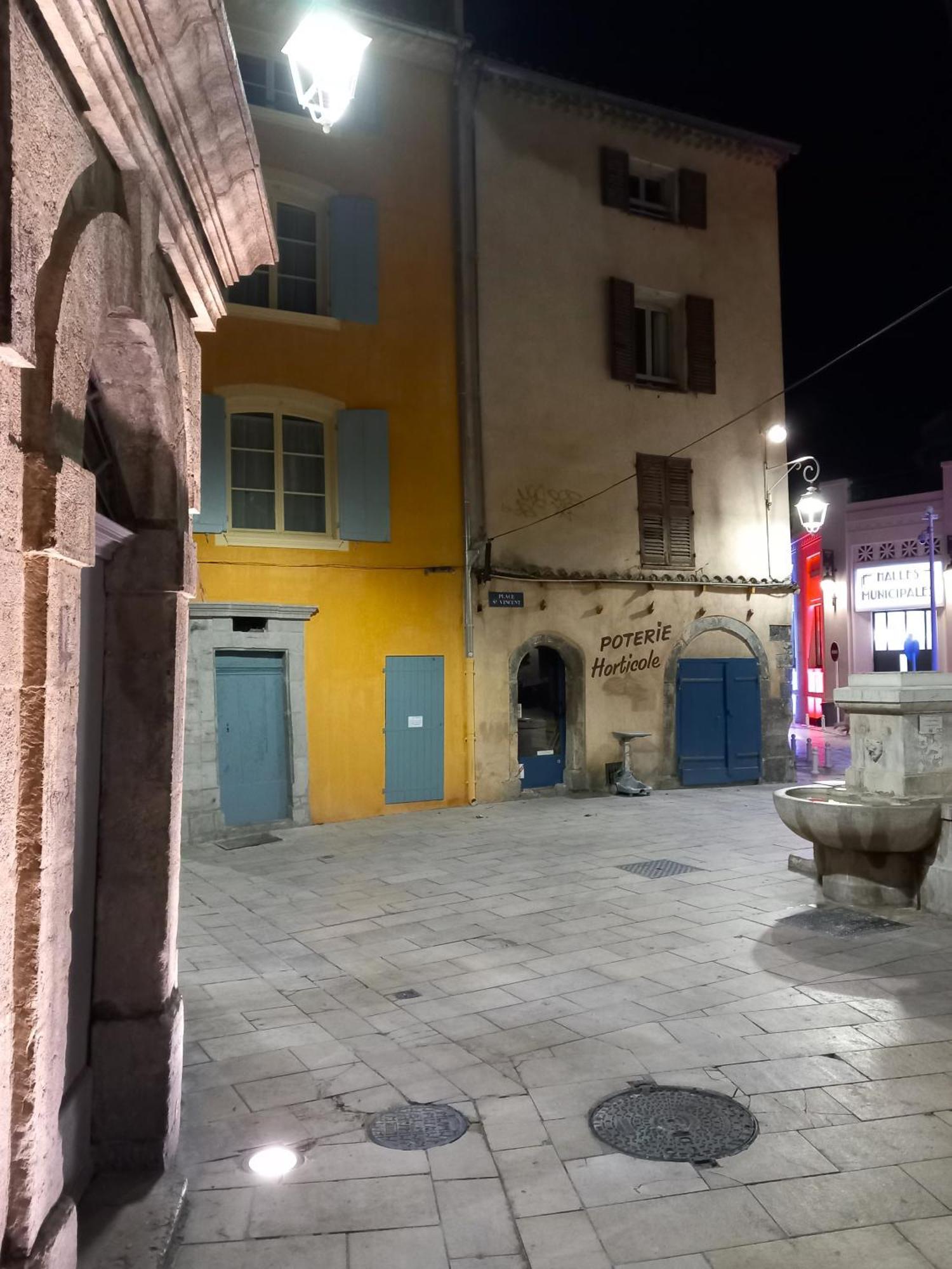 #2 Studio # Place Charmante Toulon Extérieur photo